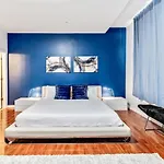 Lovely 2Bd Apt Steps From The Convention Center
