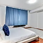 Lovely 2Bd Apt Steps From The Convention Center