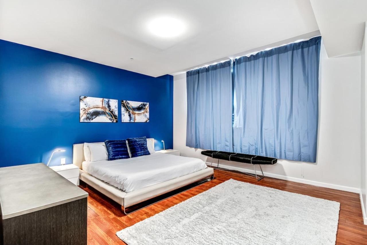 Lovely 2bd Apt Steps From The Convention Center Apartment *